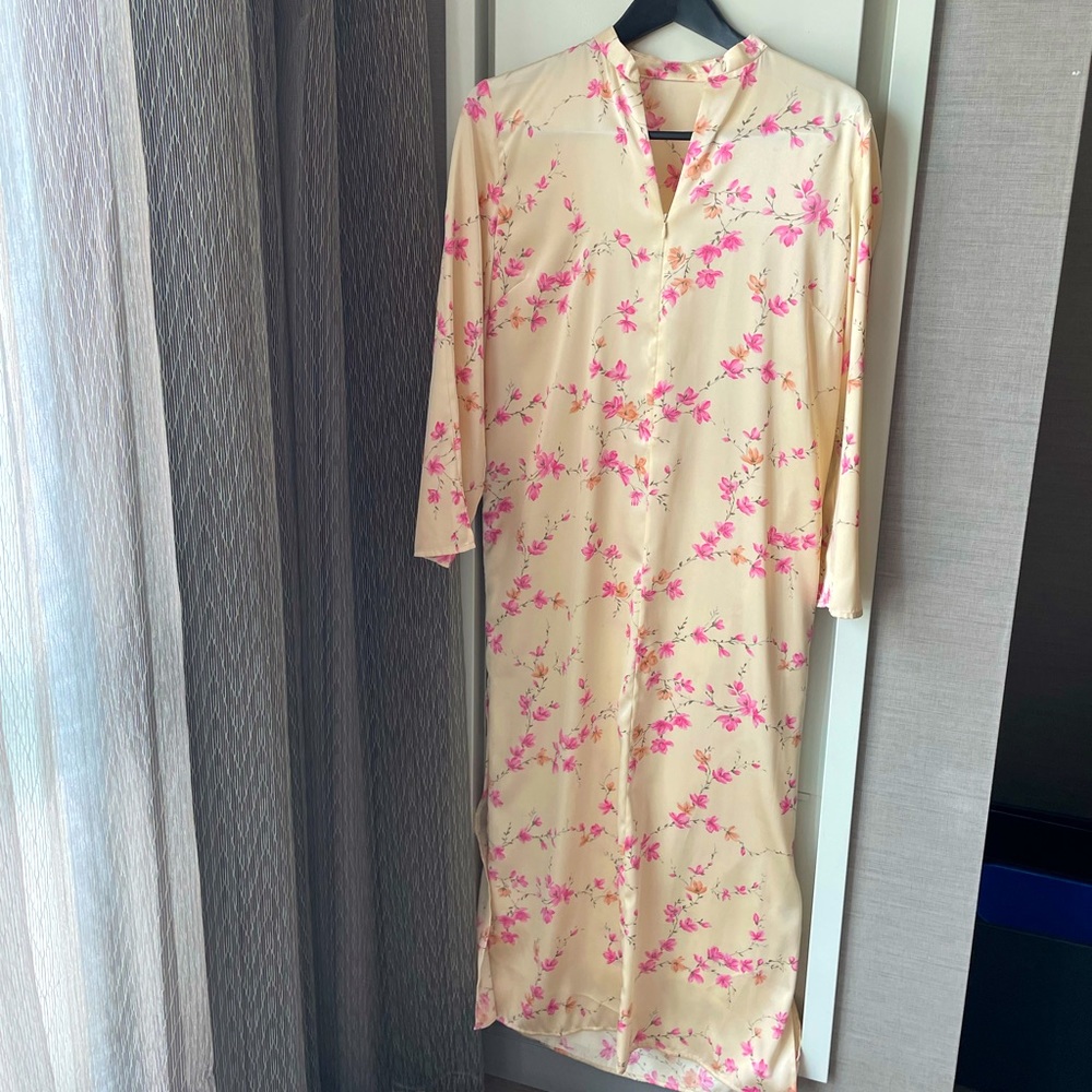 ***VINTAGE*** 1970’s Housecoat - - Perfect Condition - -